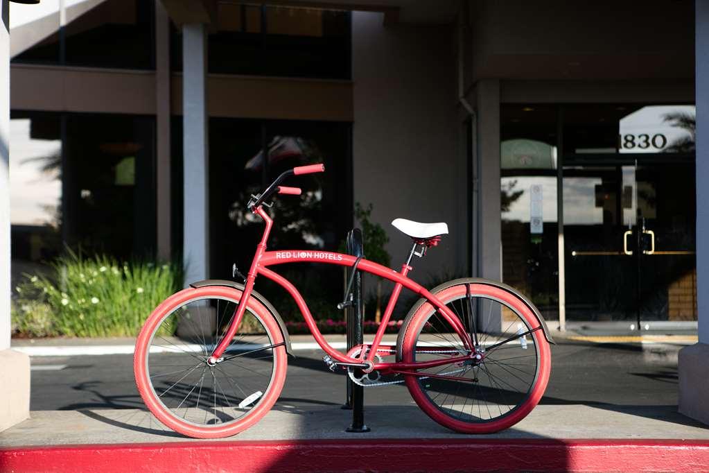 Red Lion Hotel Redding Konforlar fotoğraf