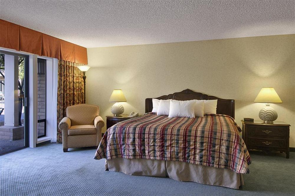 Red Lion Hotel Redding Oda fotoğraf