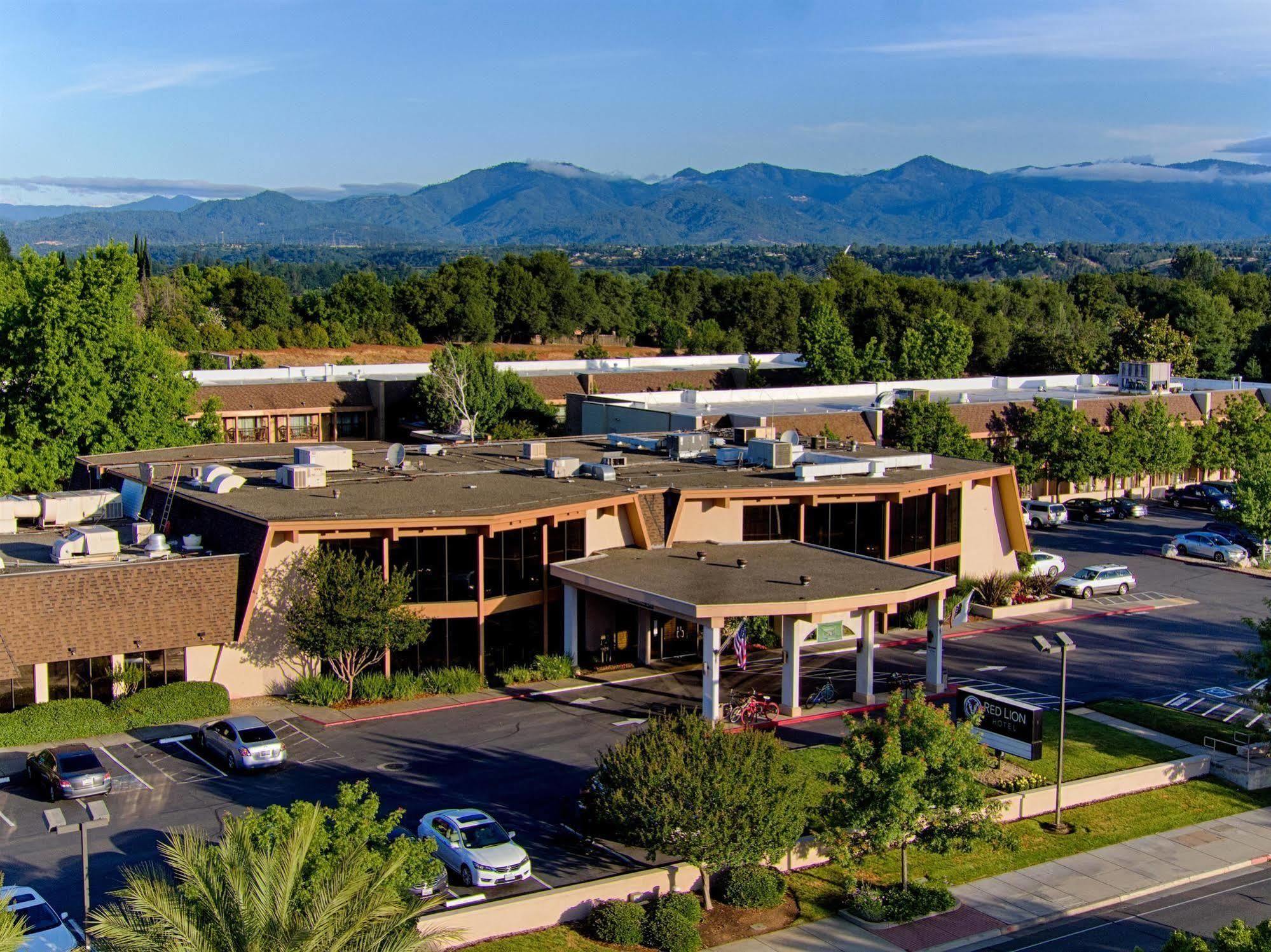 Red Lion Hotel Redding Dış mekan fotoğraf