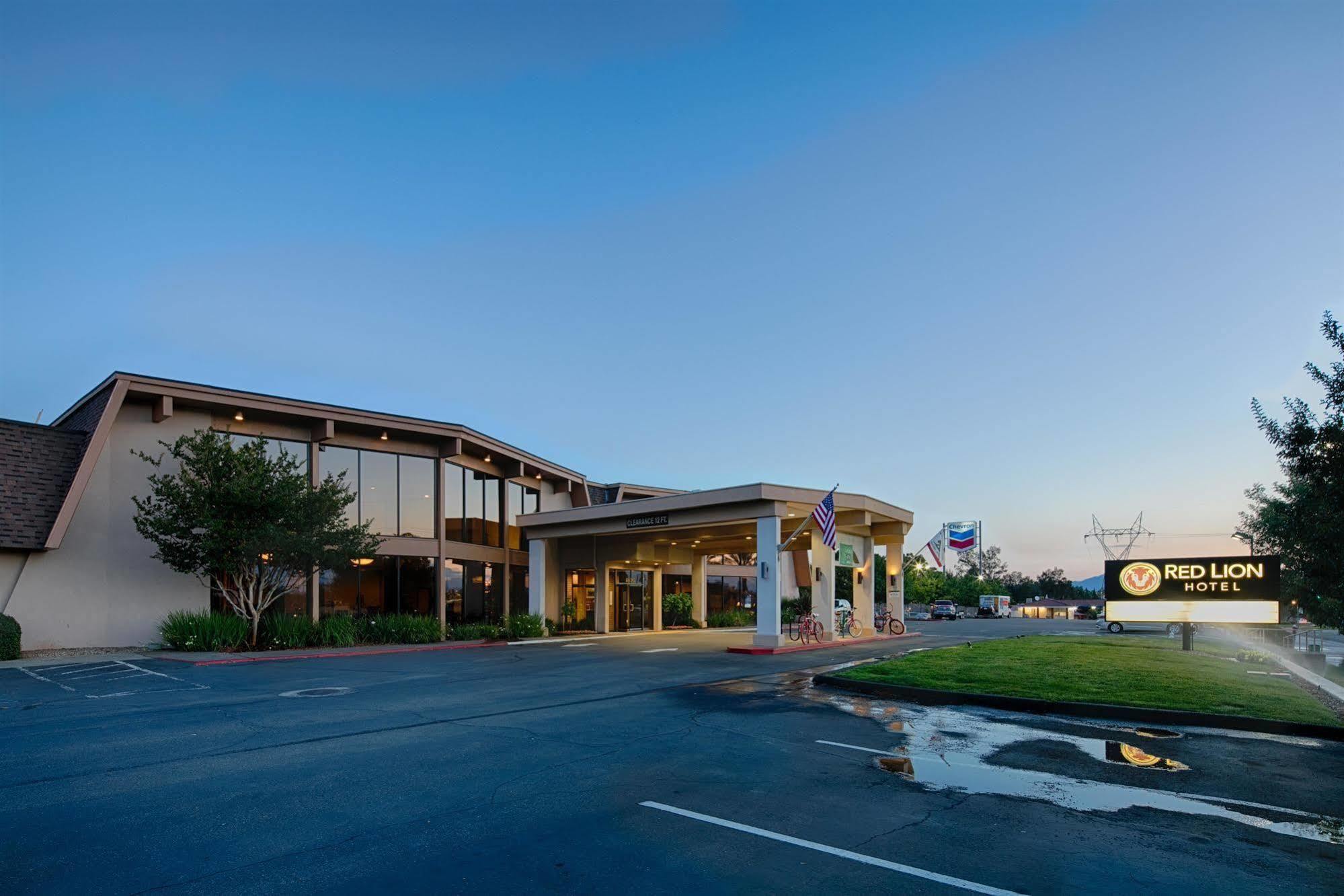 Red Lion Hotel Redding Dış mekan fotoğraf
