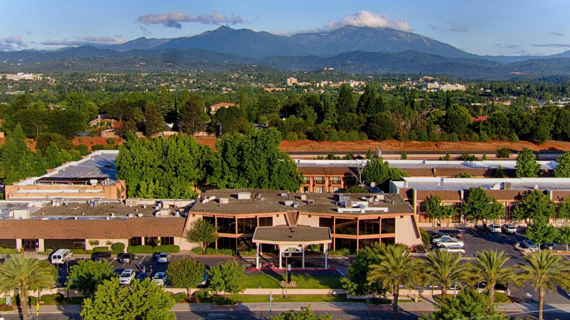 Red Lion Hotel Redding Dış mekan fotoğraf